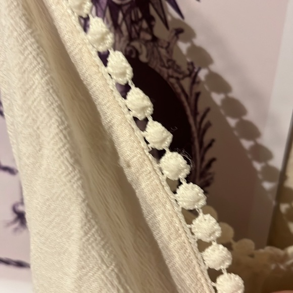 Cream Sleeveless Dress - Picture 3 of 4